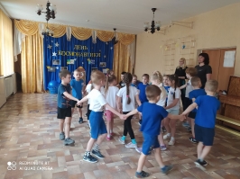 Физкультурный праздник «Если сильно захотеть - можно в космос полететь!»_2