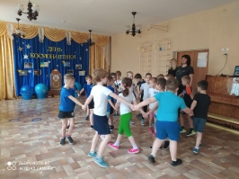 Физкультурный праздник «Если сильно захотеть - можно в космос полететь!»_2